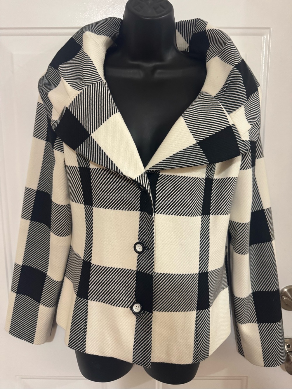 Joseph Ribkoff Bold black & white oversized plaid shawl collar jacket.